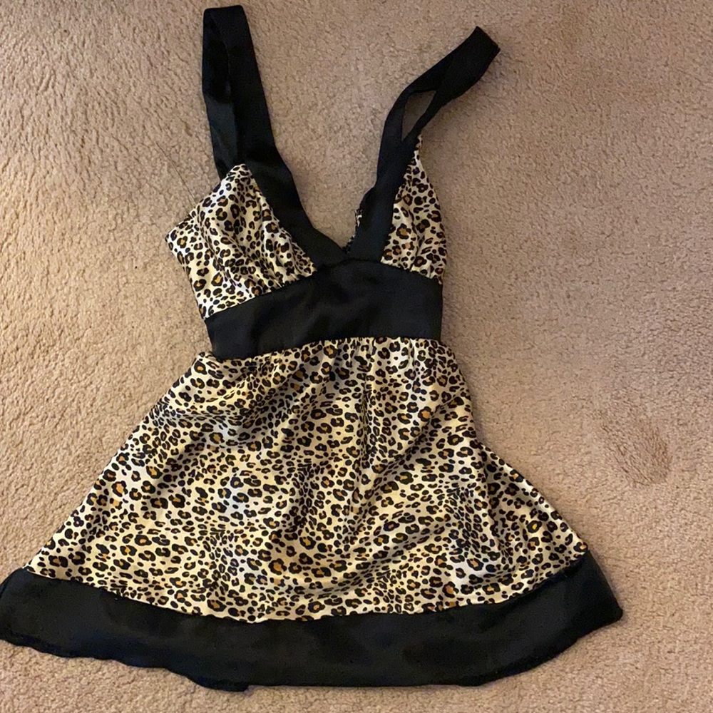 Urban behavior leopard print nightie top